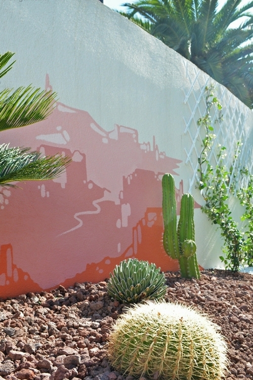 Une fresque pour habiller un mur au jardin