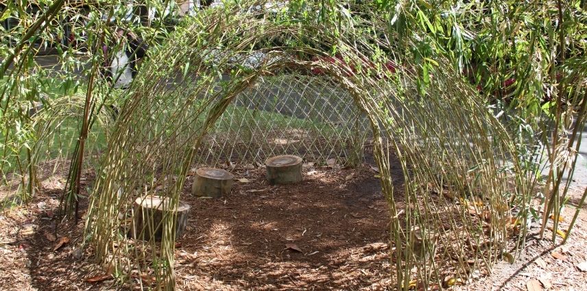 Une réalisation de cabane en saule, visible dans le Jardin botanique de Nantes