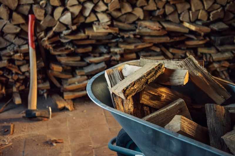 Comment stocker son bois de chauffage, stockage bois chauffage