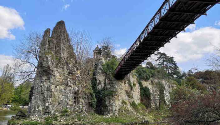 Visite du jardin des Buttes-Chaumont au printemps