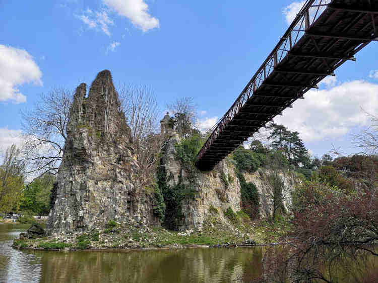 Visite du jardin des Buttes-Chaumont au printemps