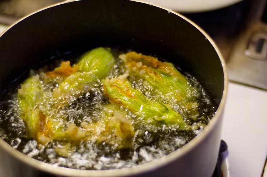 Friture de fleurs de courgettes @ Ben Chun - Flickr