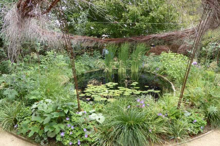 Relief au jardin, Aménager un jardin plat, aménagement jardin plat