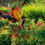8 conseils de paysagiste pour aménager un jardin rouge