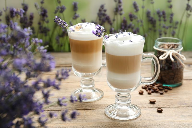 café latte aromatisé à la lavande