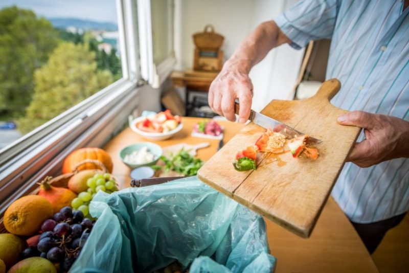 Cuisine - Pratique. Éponges, boîtes en plastique Pourquoi vous devez  bannir ces objets de votre cuisine