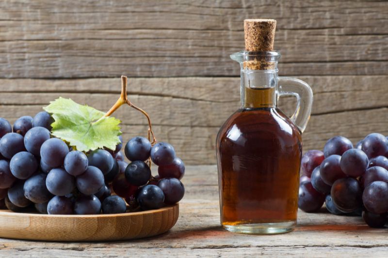 making grape vinegar