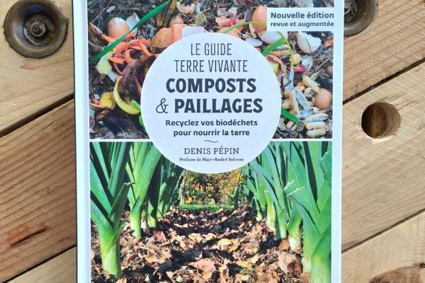 Compost et Paillage, recycler vos biodéchets pour nourrir la terre, de Denis Pépin - Édition Terre Vivante