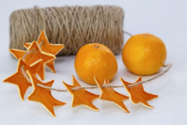 Comment faire une guirlande en écorce d’orange séchée ?