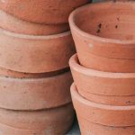 Comment recycler les pots au jardin ?