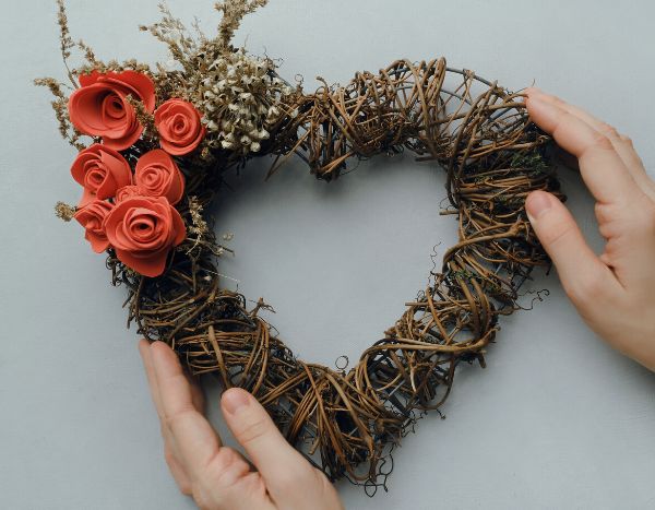 Comment faire une couronne en forme de coeur pour la Saint-Valentin ?