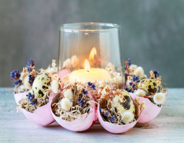 Décoration de Pâques : faire un centre de table en coquilles décorées