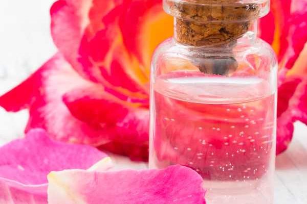 Comment faire de l'eau florale maison ?