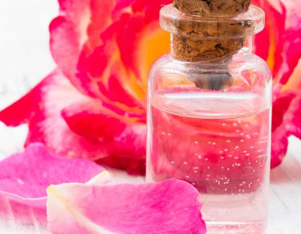 Comment faire de l'eau florale maison ?