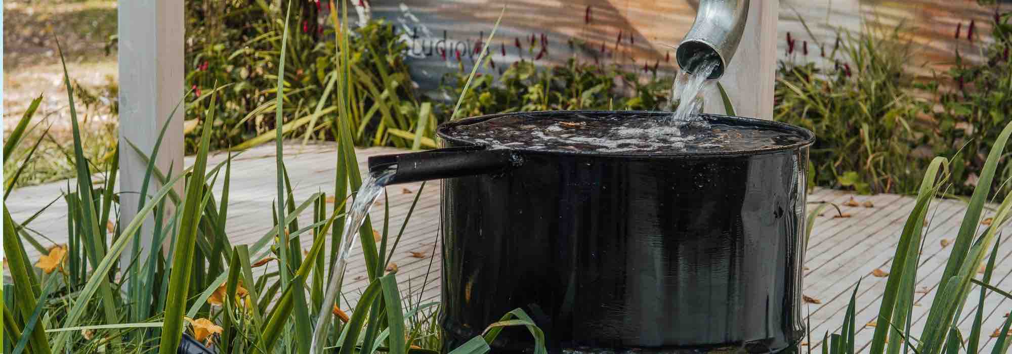 Pour l'automne, ce récupérateur d'eau de pluie est un accessoire essentiel  pour le jardin 