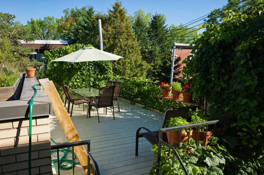 aménager un toit terrasse, aménagement toiture terrasse, conseils idées toit terrasse, quelles plantes sur un toit terrasse, plantes resistantes sur toiture terrasse, inspiration toit terrasse, reglementation toit terrasse