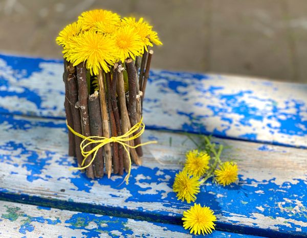 Atelier nature : fabriquez un vase avec vos enfants