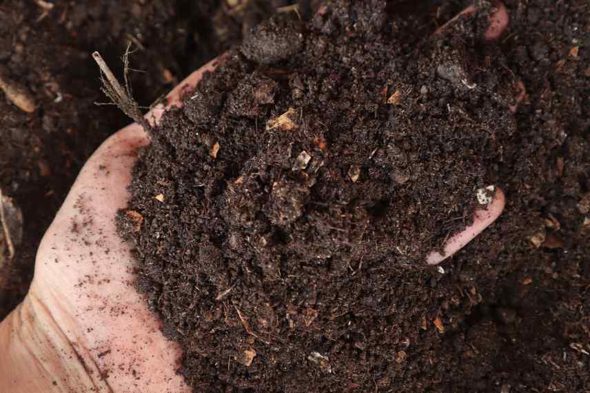 Un pic aérateur de compost pour apporter de l'air dans le