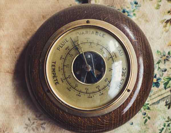 Vintage, le baromètre à aiguille ?