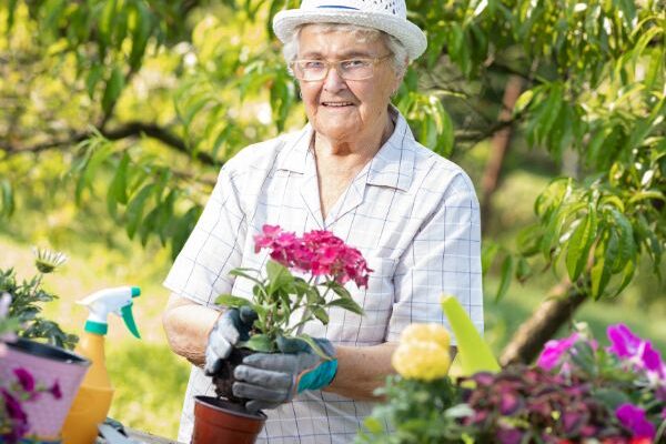Fête des Grands-Mères : nos plus belles idées cadeaux pour les mamies jardinières