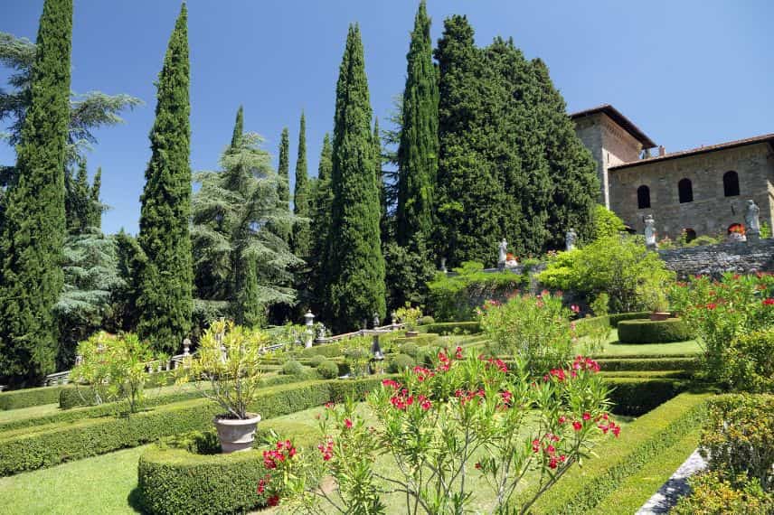 vue sur un jardin à la française, inspiration méditerranéenne 