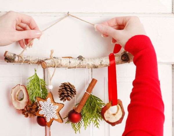 Comment faire une décoration murale naturelle pour Noël ?