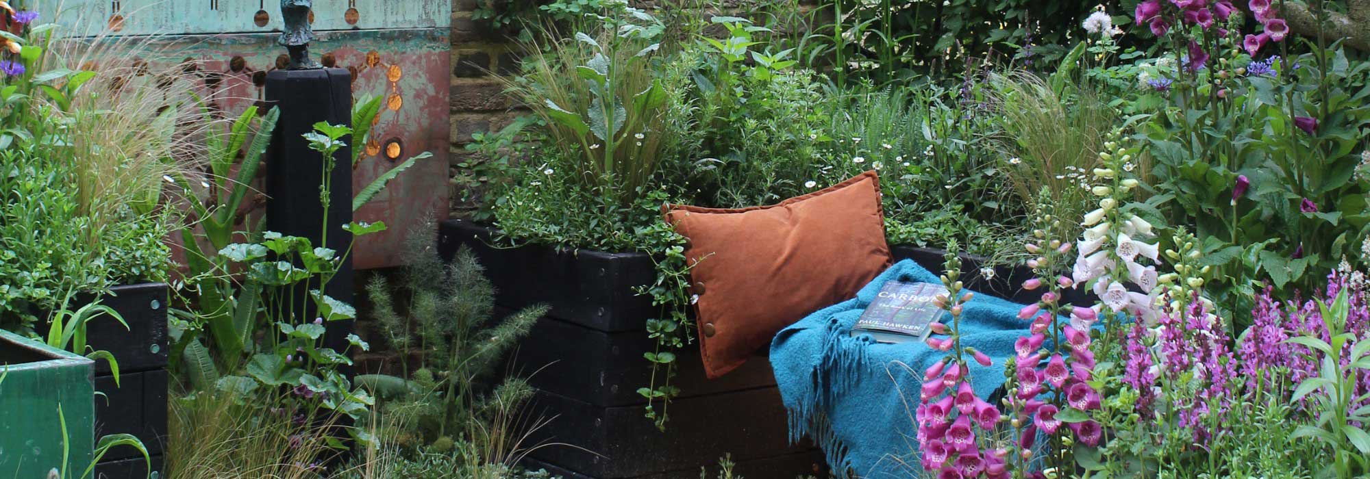 Intrication végétale : un balcon ou une terrasse habités par les plantes